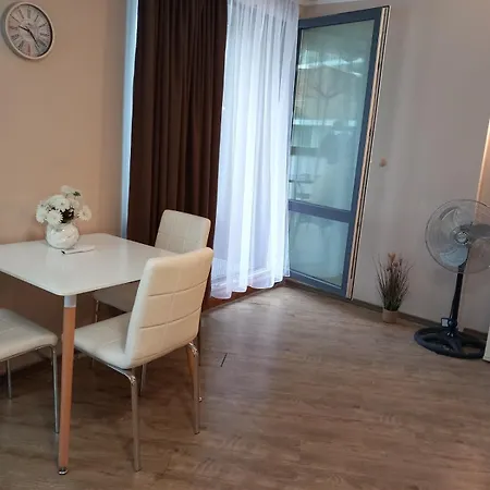 Apartman силви съни бийч плаза *